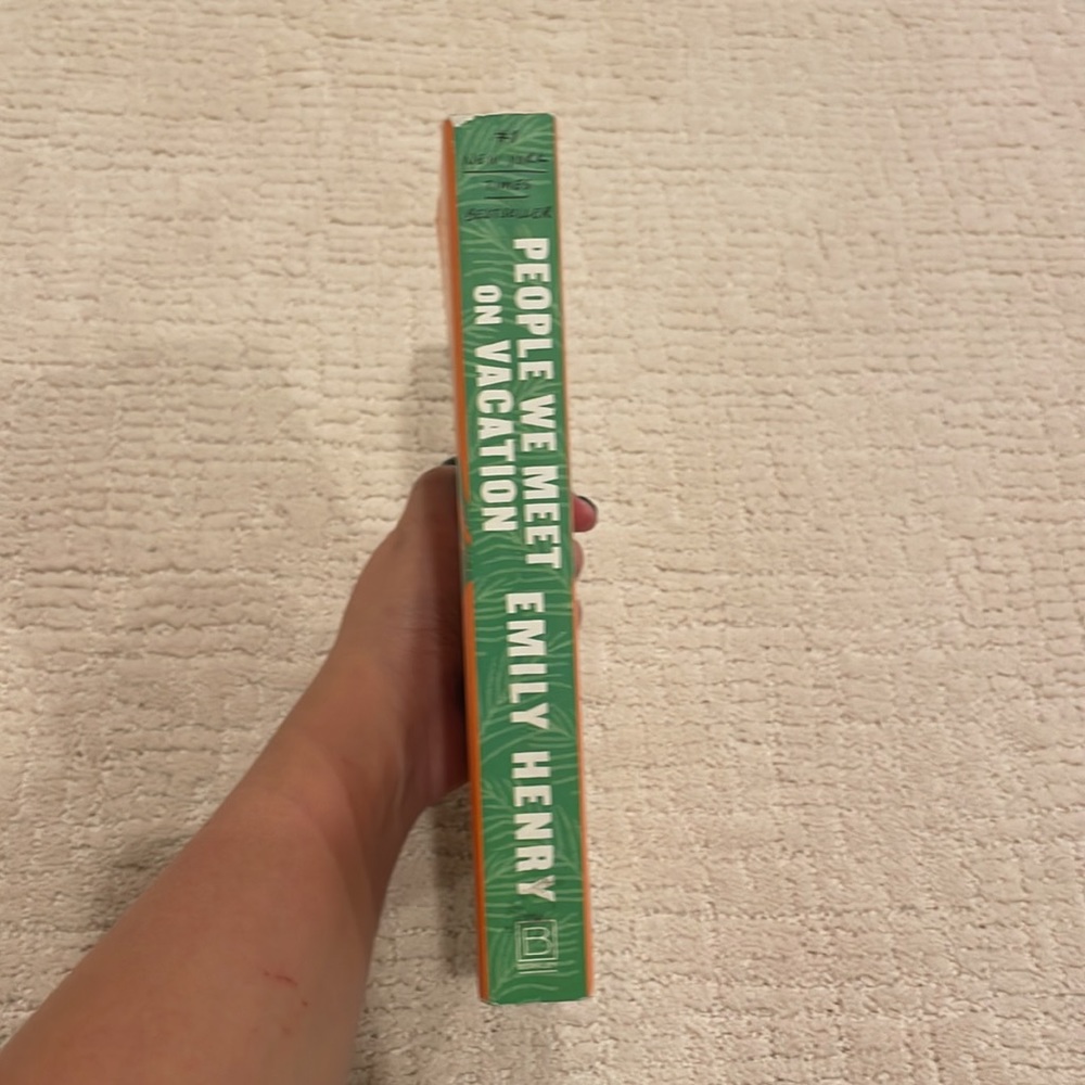 People We Meet On Vacation by Emily Henry, paperback, excellent condition - Picture 4 of 5